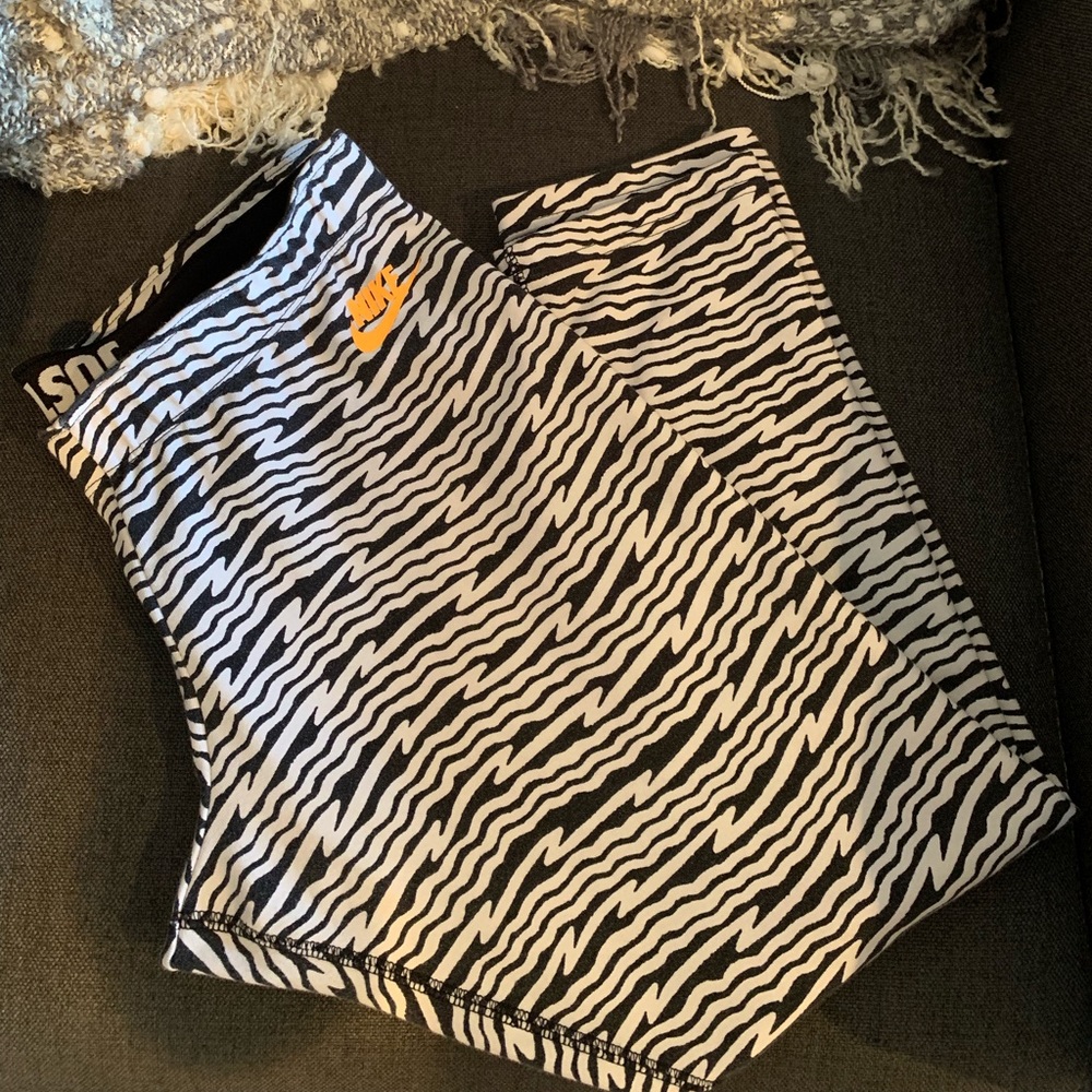 Women’s Nike Capri leggings zebra print large